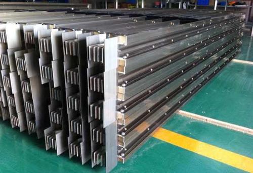 安裝母線(xiàn)槽及維護(hù)的注意事項(xiàng)